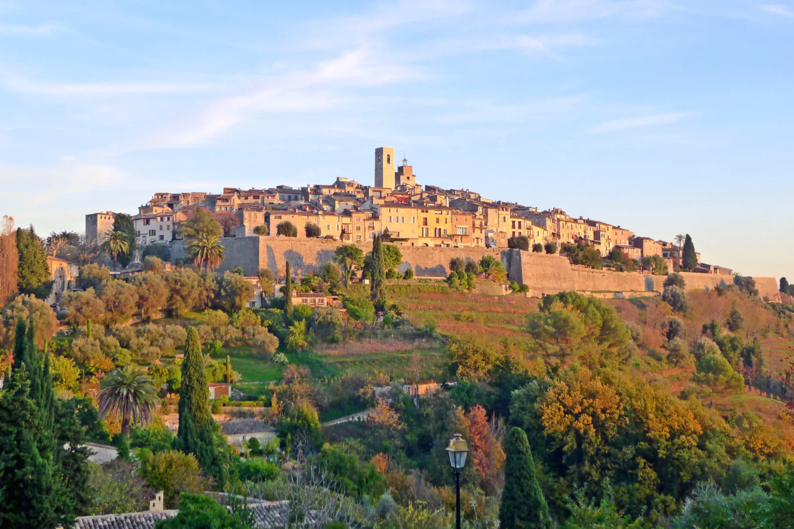 Le village fortifié de Saint-Paul-de-Vence dans la lumière du soir